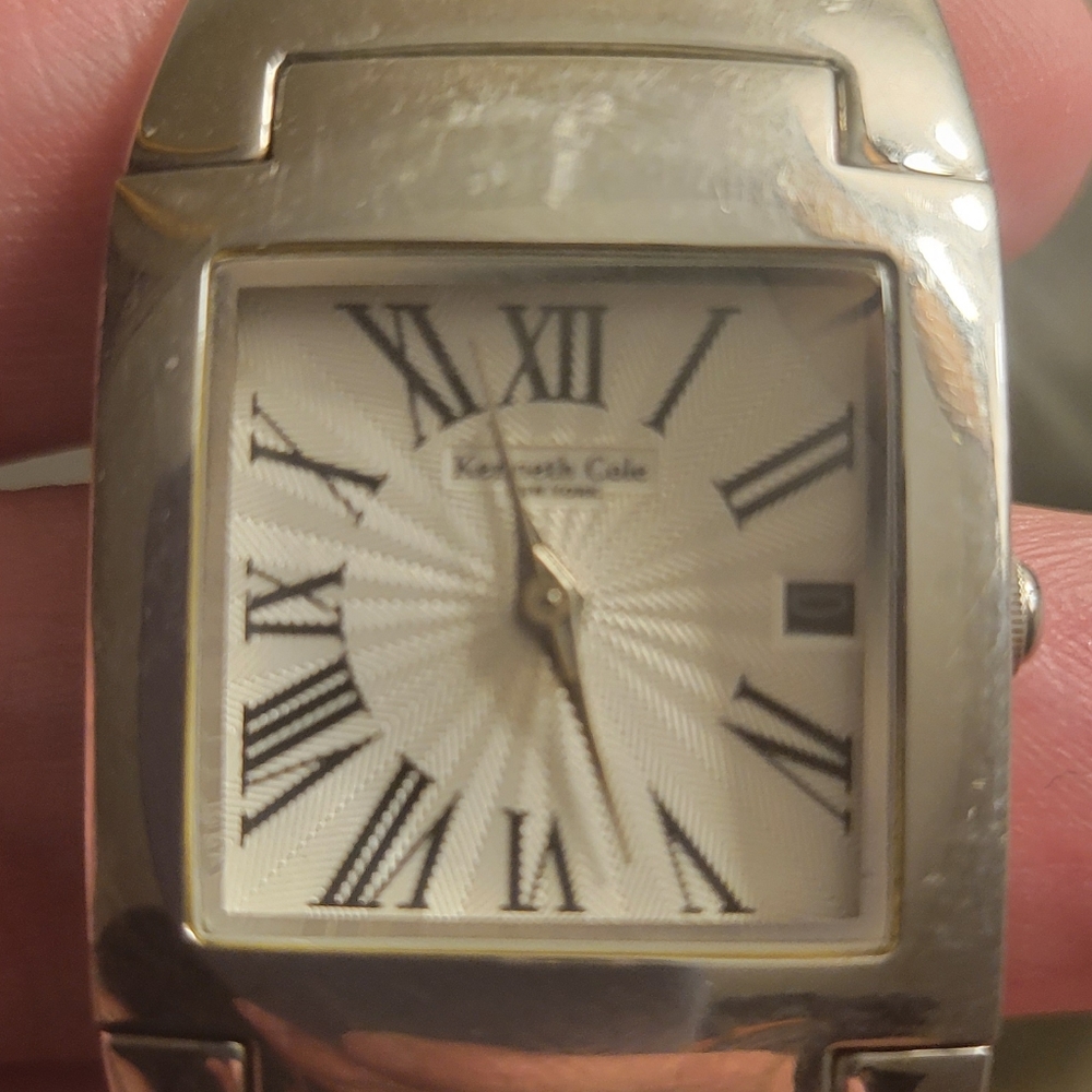Kenneth Cole women's watch. Needs battery